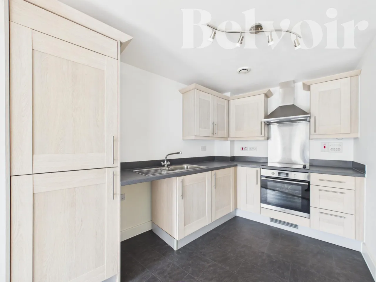 Edmund Court, Basingstoke, RG24, photo 5