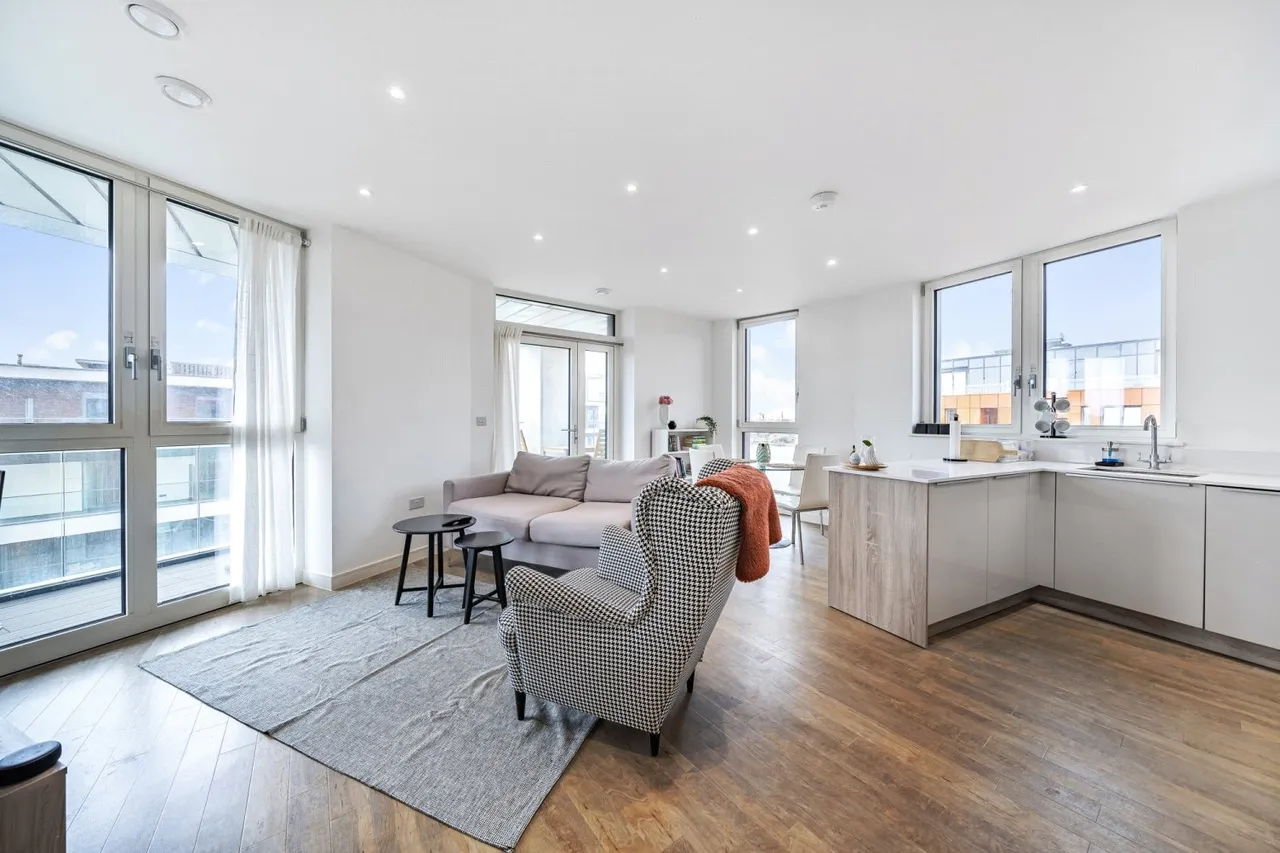 3 bed flat for sale — Cable Walk, SE10