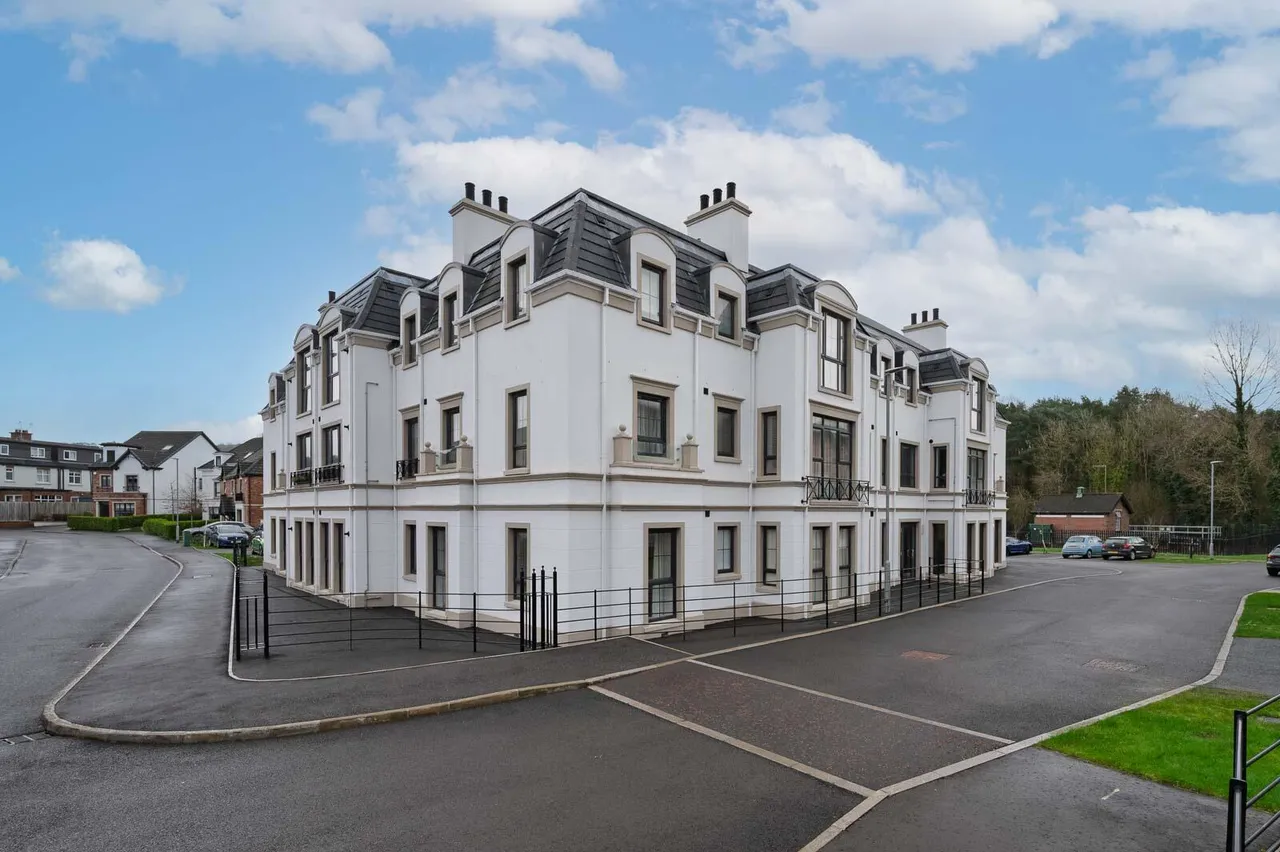 2 bed flat for sale, Castlehill Wood, stormont, BT4