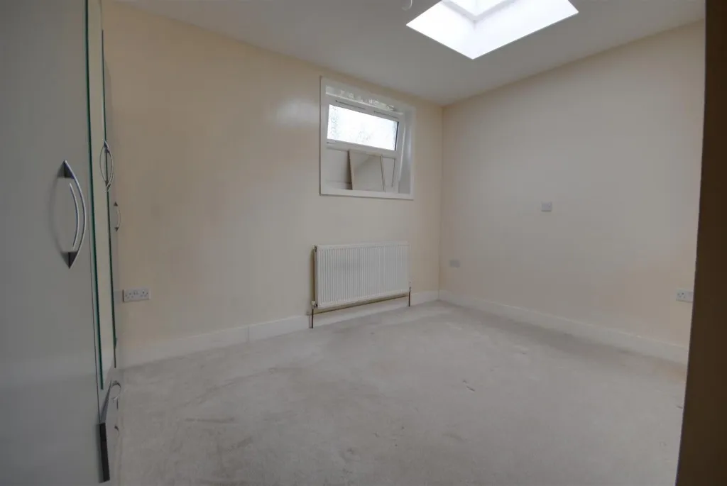 Holywell Road, Watford Huge Reduction, photo 4