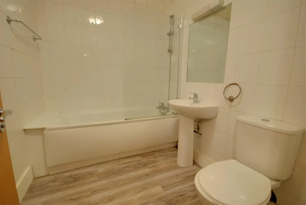 Holywell Road, Watford Huge Reduction, photo 5