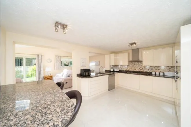 Weald Drive, Little Sutton, CH66, photo 7