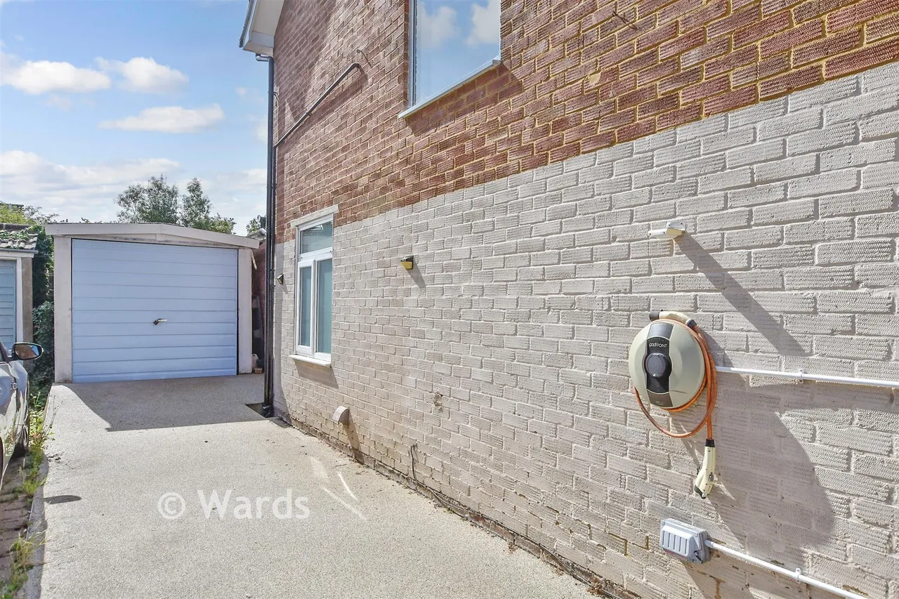Larch Crescent, Tonbridge, TN10, photo 10