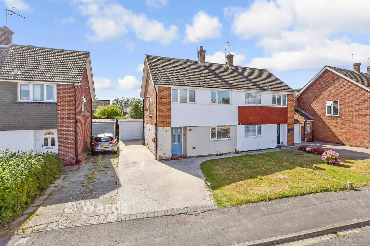 3 bed house for sale, Larch Crescent, Tonbridge, TN10