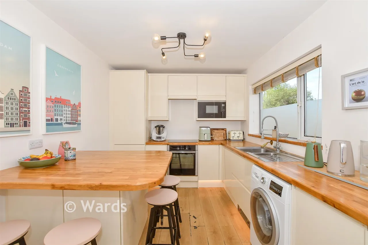 Larch Crescent, Tonbridge, TN10, photo 2