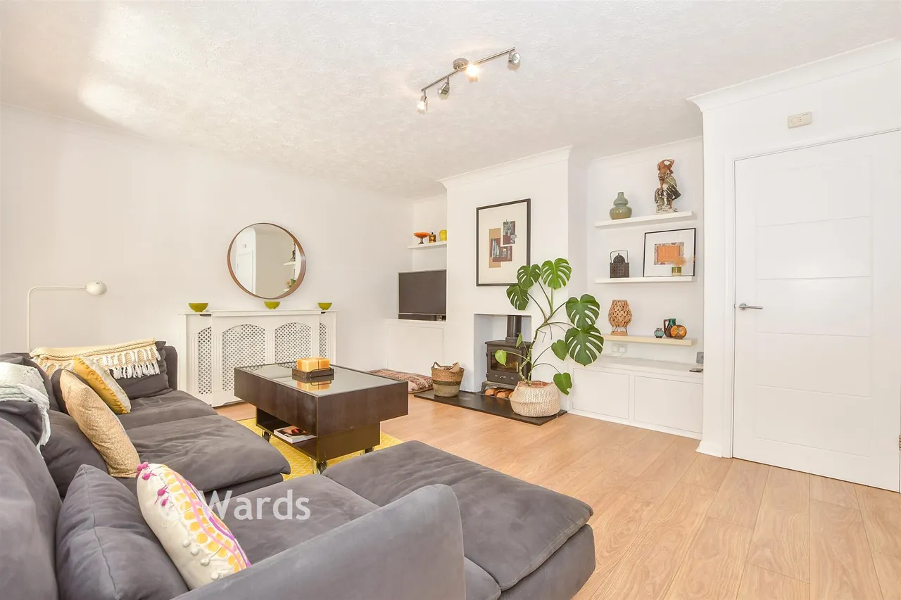 Larch Crescent, Tonbridge, TN10, photo 3
