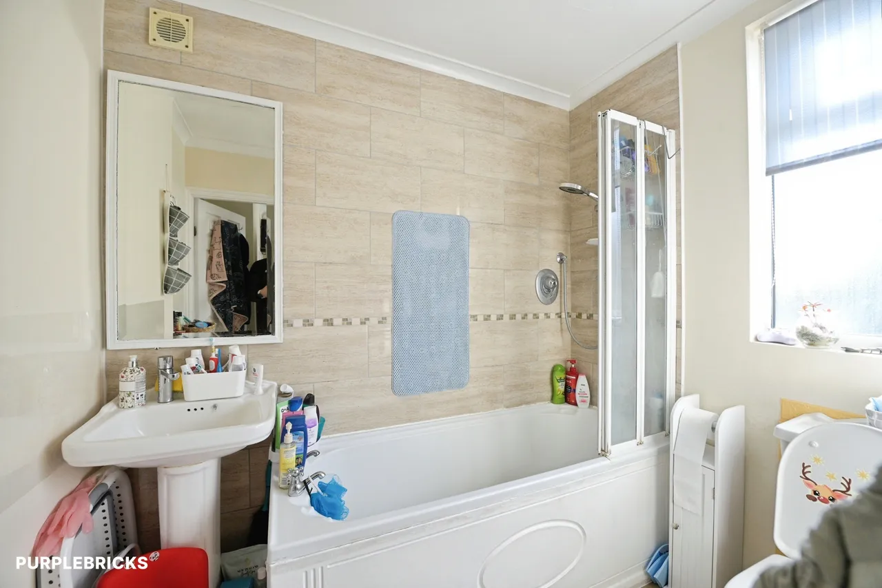Hunters Hall Road, Dagenham, RM10, photo 13