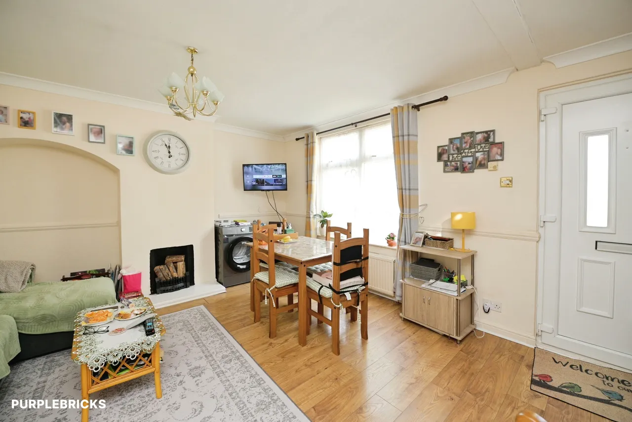 Hunters Hall Road, Dagenham, RM10, photo 18