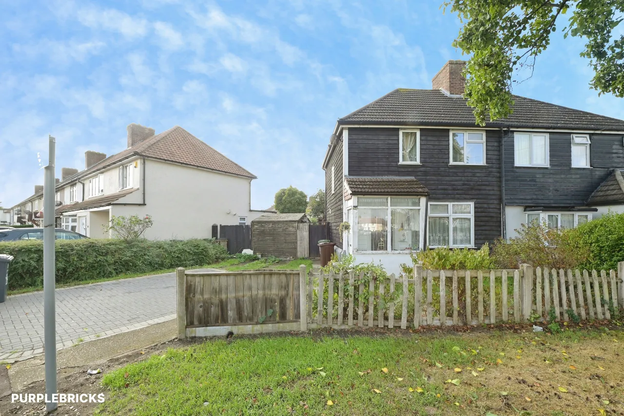 3 bed house for sale, Hunters Hall Road, Dagenham, RM10