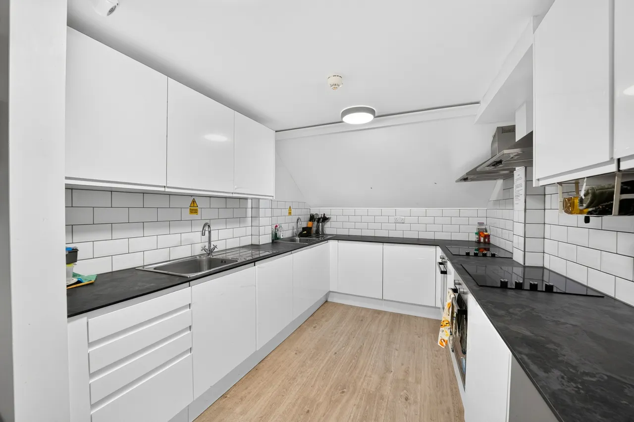 Coldharbour Lane, London, SW9, photo 6
