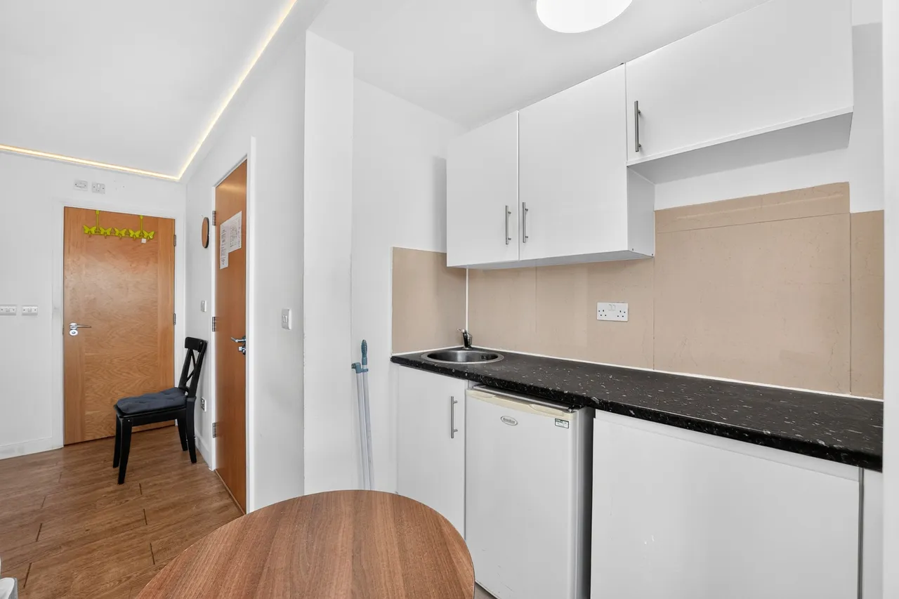 Coldharbour Lane, London, SW9, photo 3