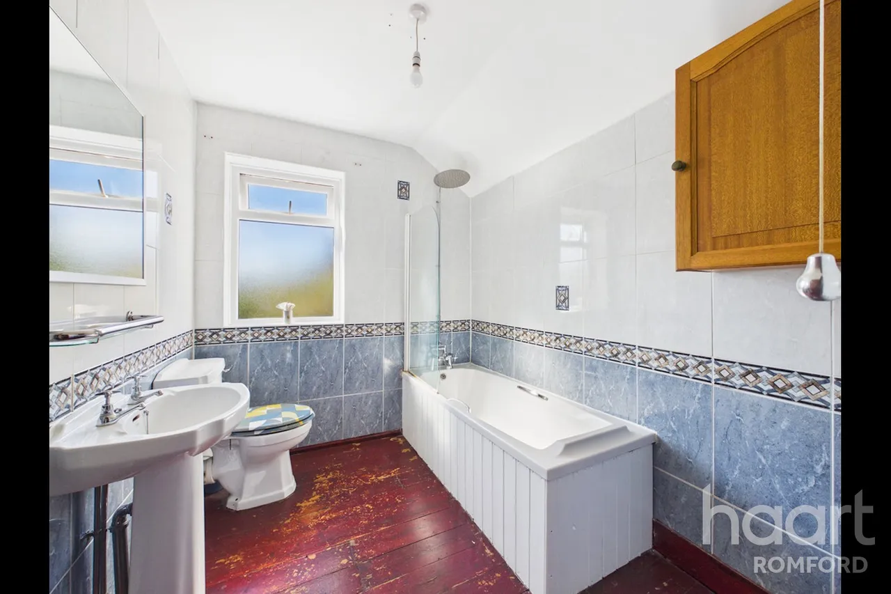 Cotleigh Road, Romford, RM7, photo 13