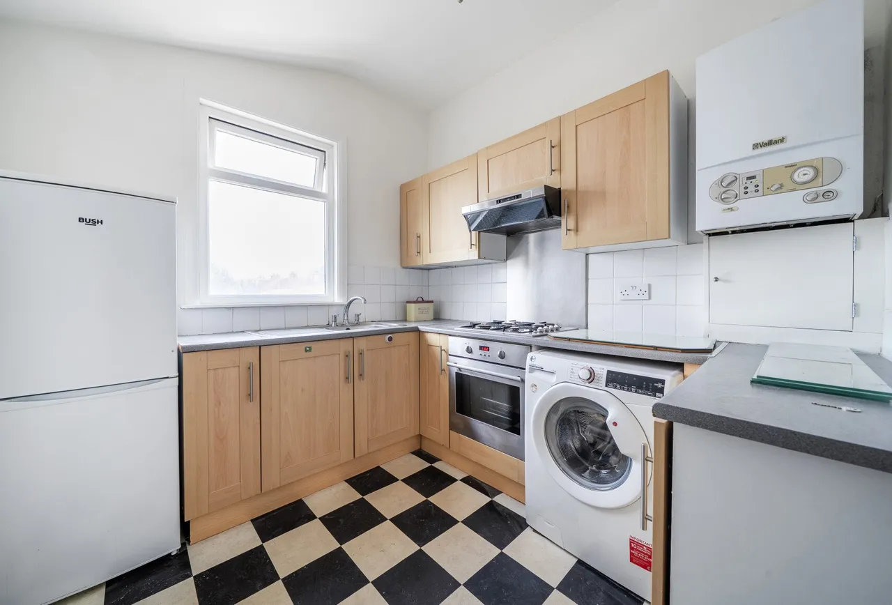 Miles Road, Mitcham, CR4 3DA, photo 9