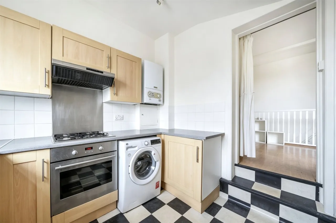 Miles Road, Mitcham, CR4 3DA, photo 3