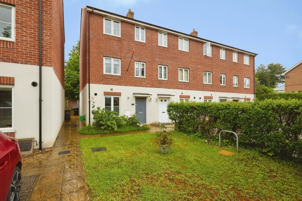 4 bed house for sale — Wagstaff Way, Salisbury