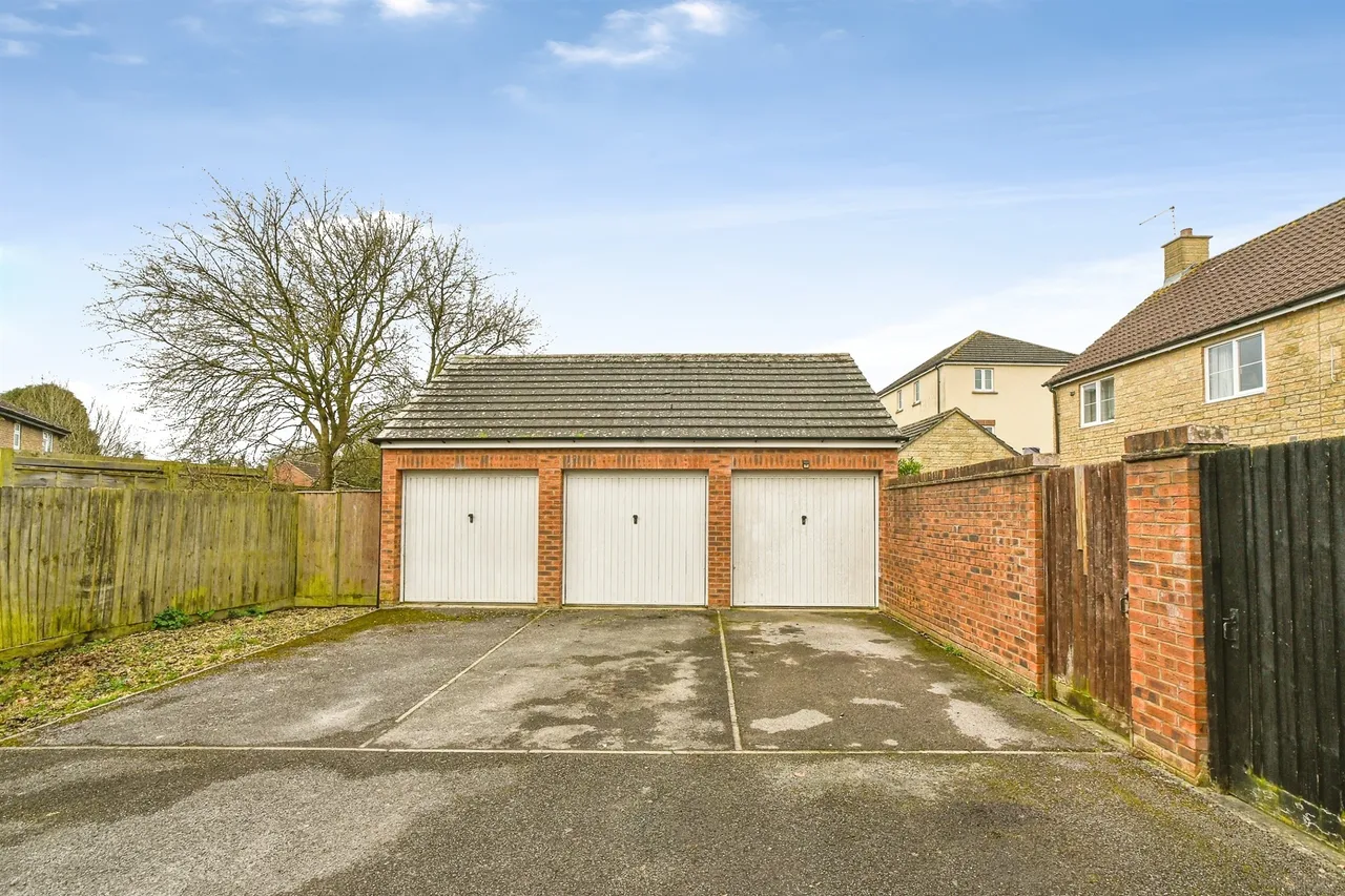 Peregrine Court, Calne, SN11, photo 13