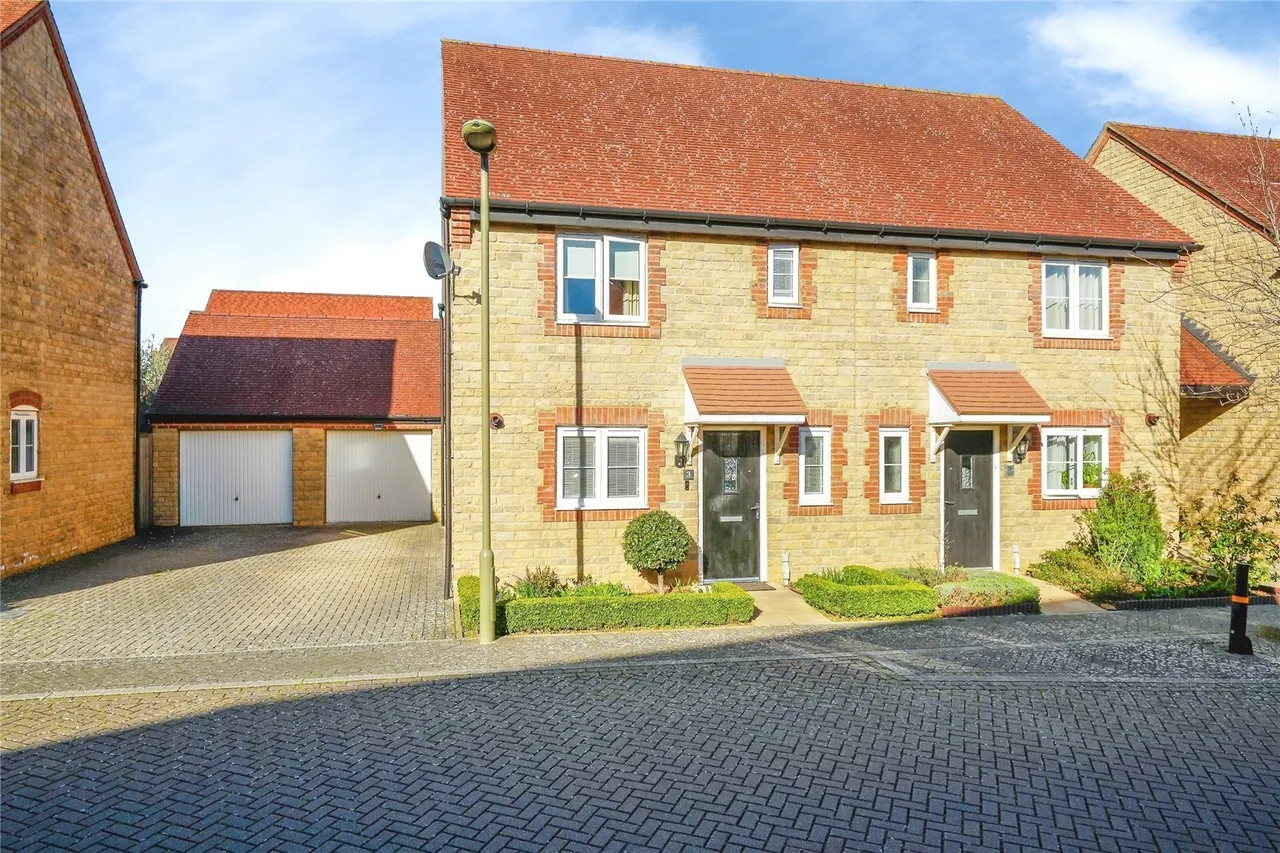 3 bed house for sale — Catterick Road, Bicester, Oxfordshire, OX26