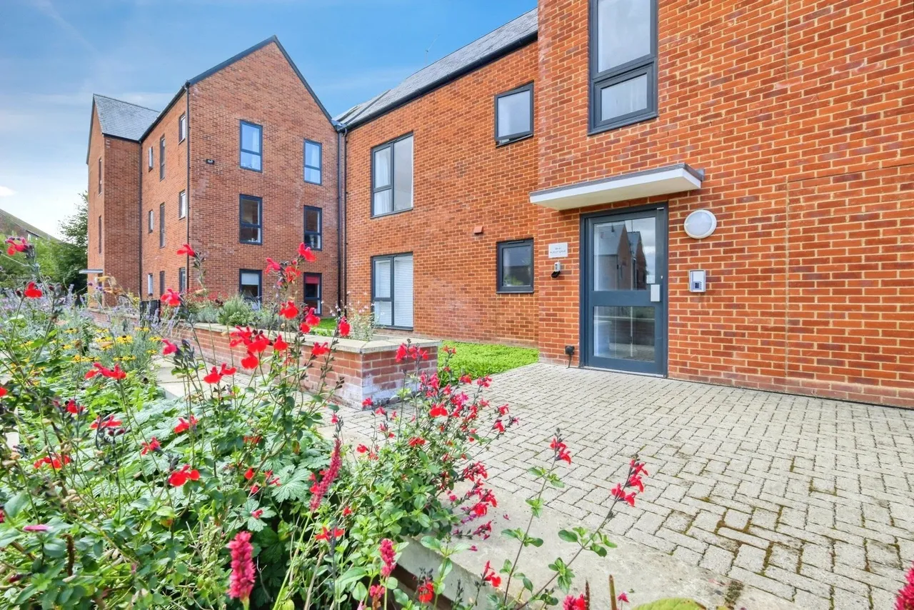 2 bed flat for sale, Huxley Drive, Alresford, SO24