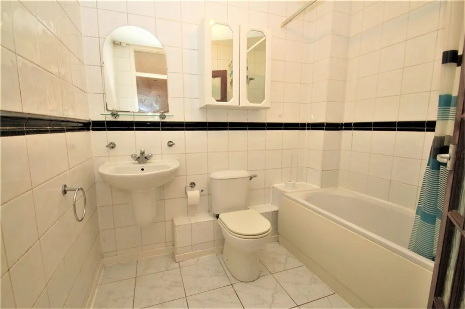 Whitehall Close, Uxbridge, UB8, photo 3