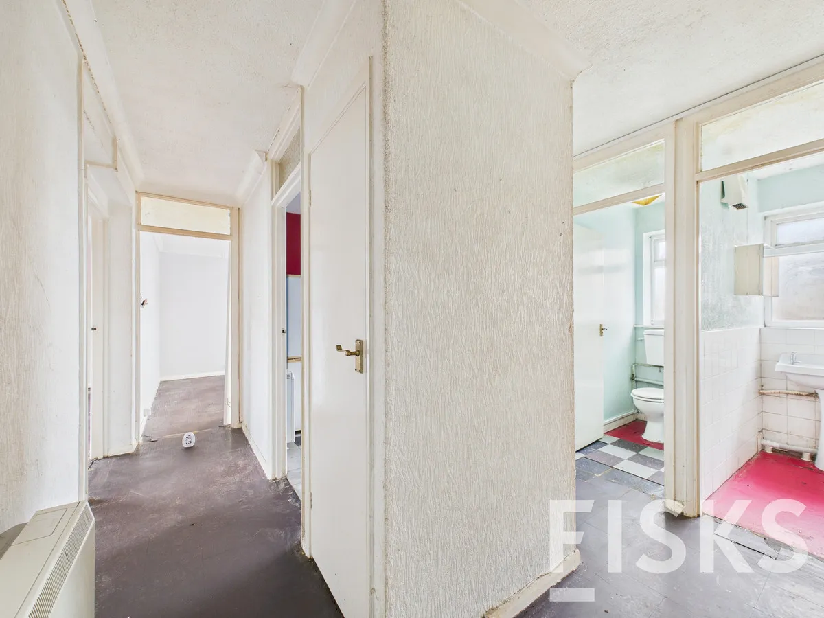 2 bed flat for sale, Castle Lane, Benfleet, SS7