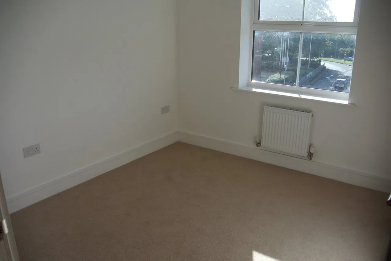 Kenley Place, GU14, photo 12