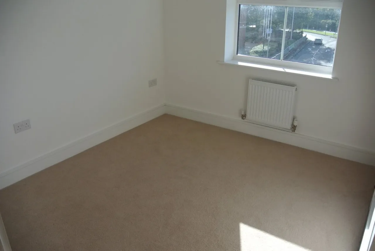 Kenley Place, GU14, photo 5