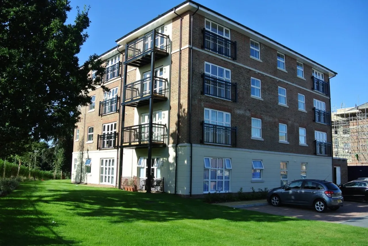 2 bed flat to rent, Kenley Place, GU14