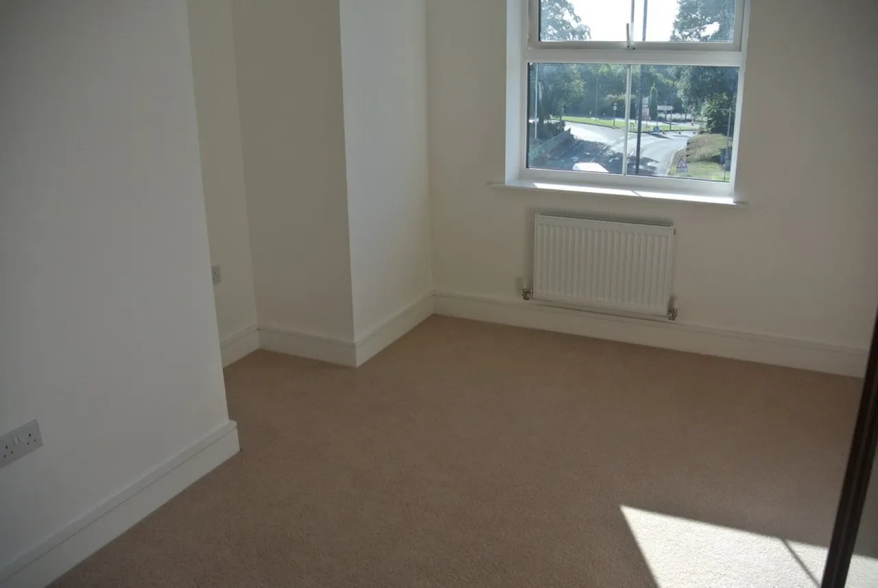 Kenley Place, GU14, photo 13