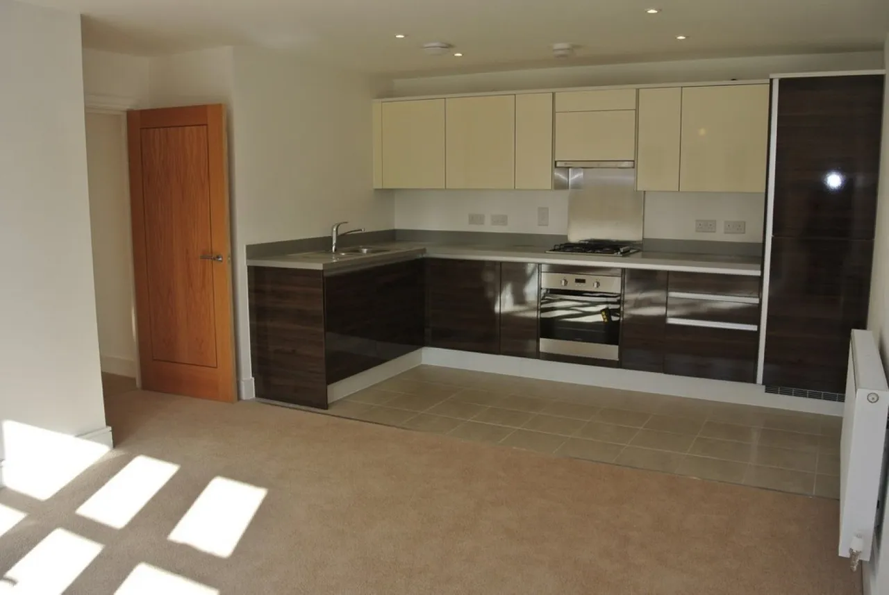Kenley Place, GU14, photo 9