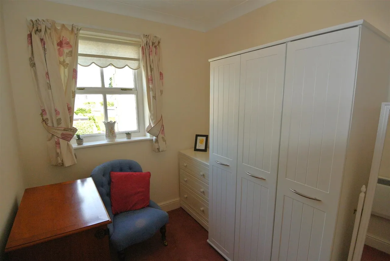 St. Judes Close, Englefield Green, Egham, Surrey, TW20 0DN, photo 10