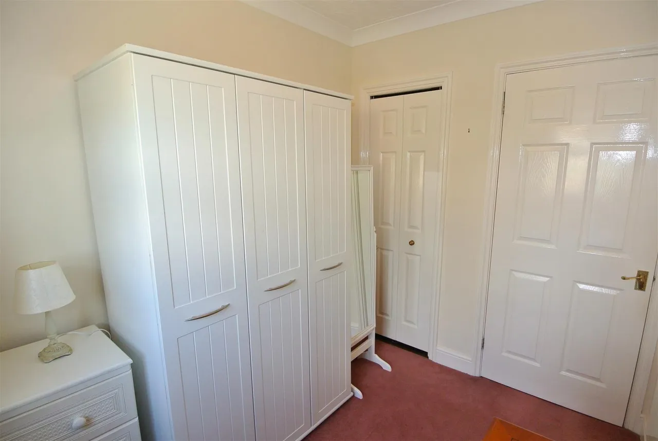St. Judes Close, Englefield Green, Egham, Surrey, TW20 0DN, photo 11