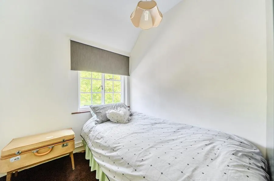 Mutton Hill, Dormansland, RH7, photo 13
