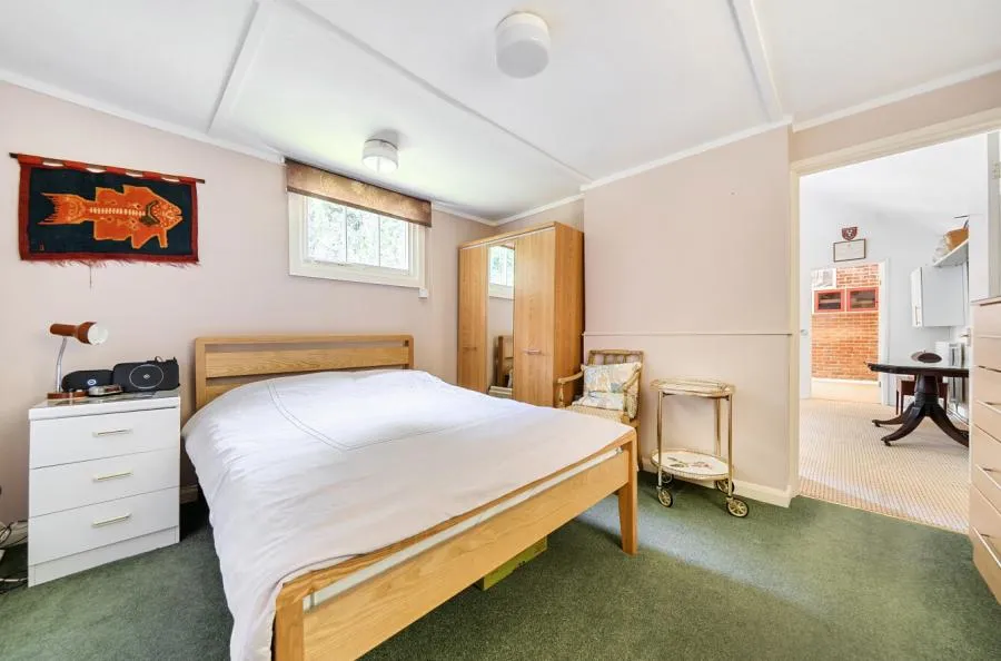 Mutton Hill, Dormansland, RH7, photo 15