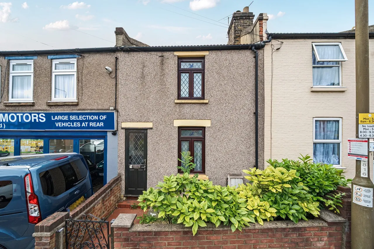 2 bed house for sale — Kings Highway, SE18