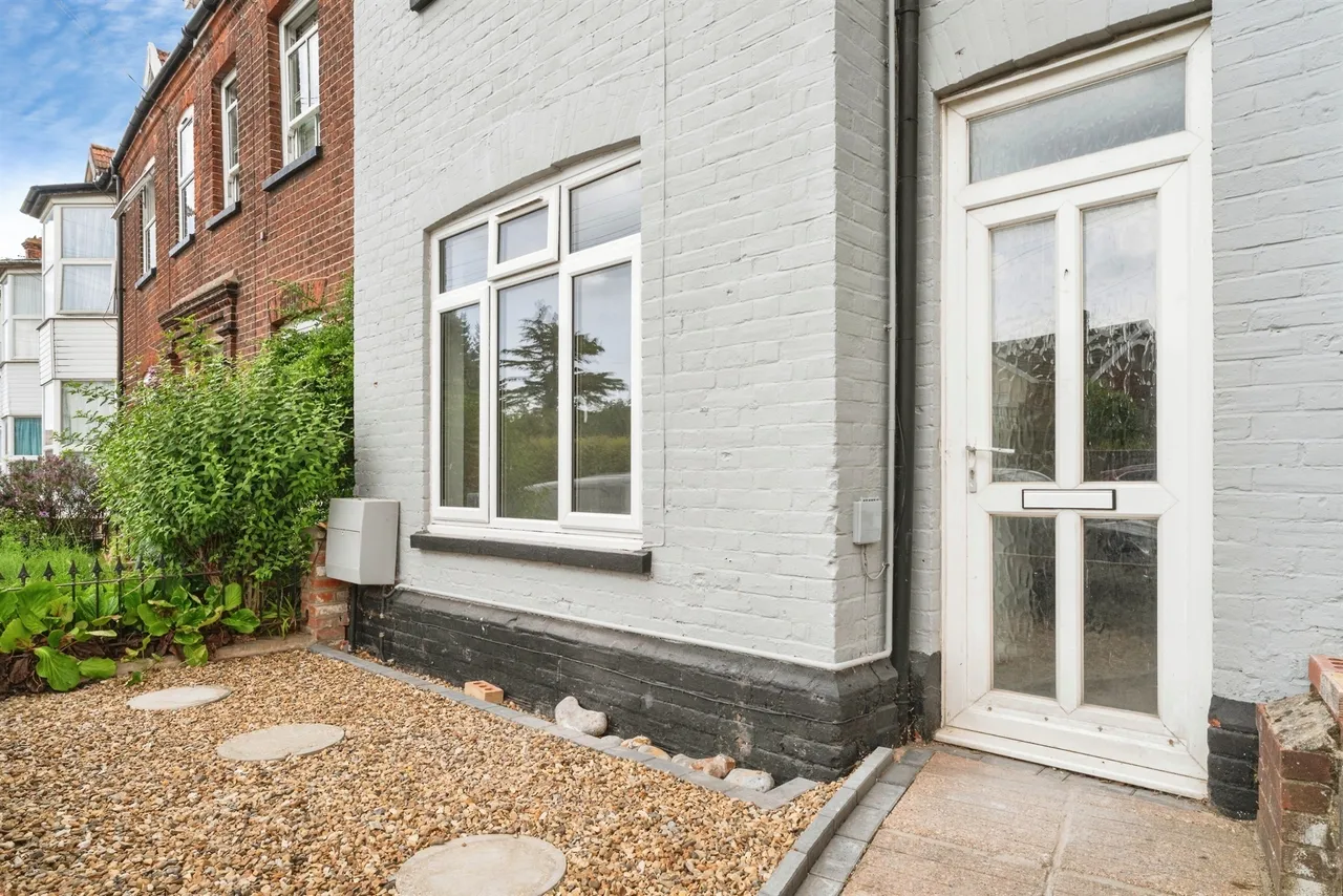 Mill Road, Cromer, photo 10