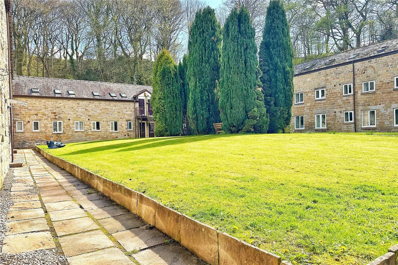 2 bed flat for sale, Oldham Road, Ashton-under-Lyne, OL7