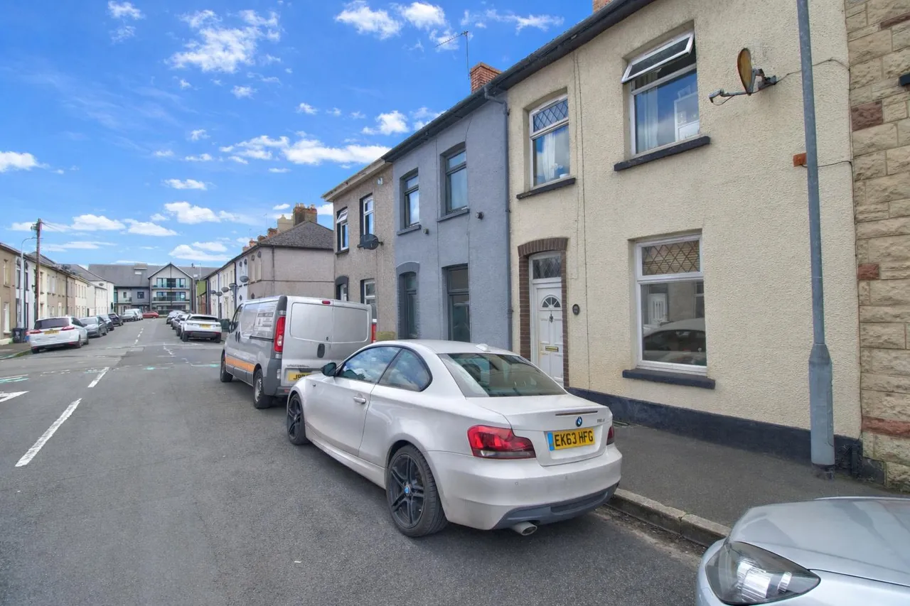 2 bed house for sale, Bishop Street, Newport, NP19