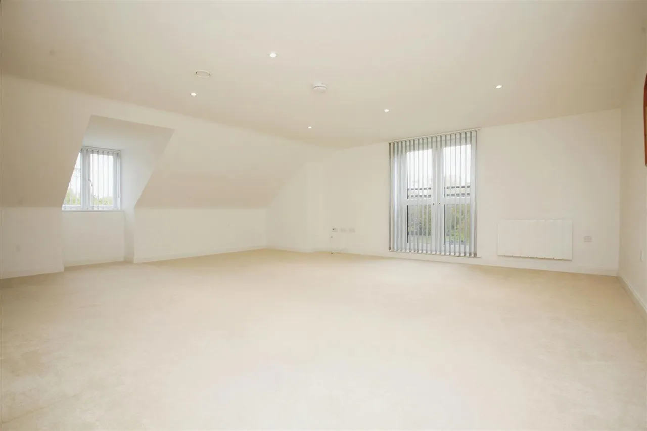 2 bed flat for sale, Church Street, Nuneaton, CV11