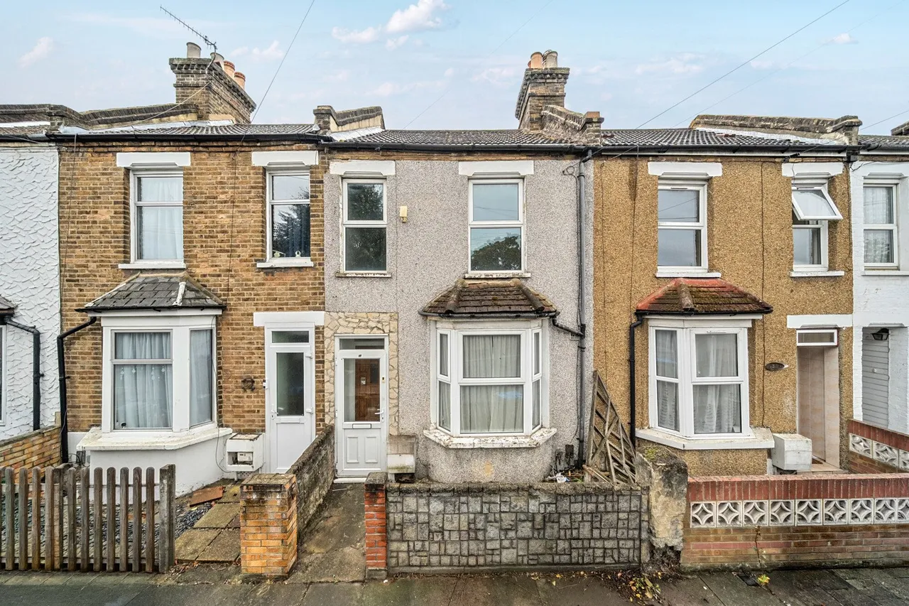 2 bed house for sale — Hartville Road, SE18