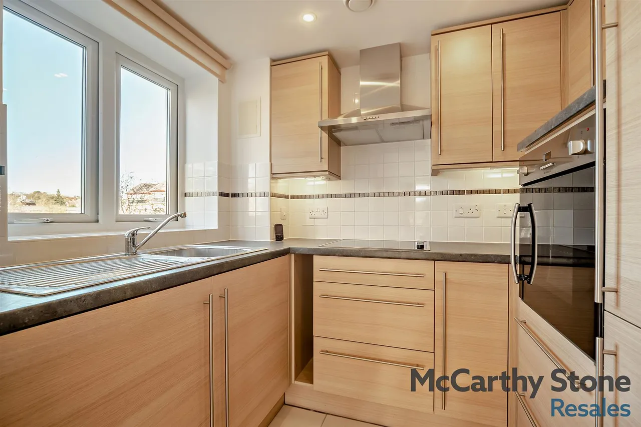 Abbotsmead Place, Caversham, RG4, photo 2