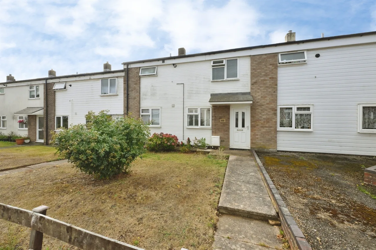 3 bed house for sale — Archer Road, STEVENAGE