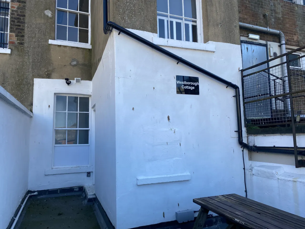 3 bed flat to rent, Westborough, Scarborough, YO11