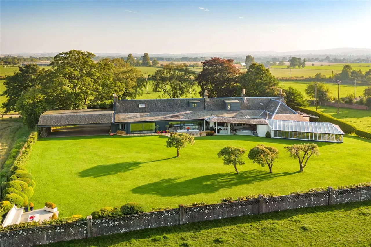 6 bed house for sale — Woodend, Craigmill, Stirling, FK9 5PP