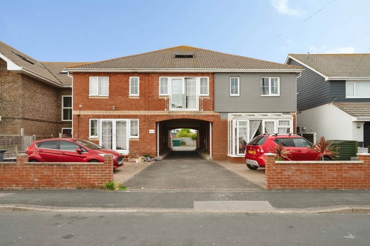 2 bed house for sale, Southwood Road, Hayling Island, PO11