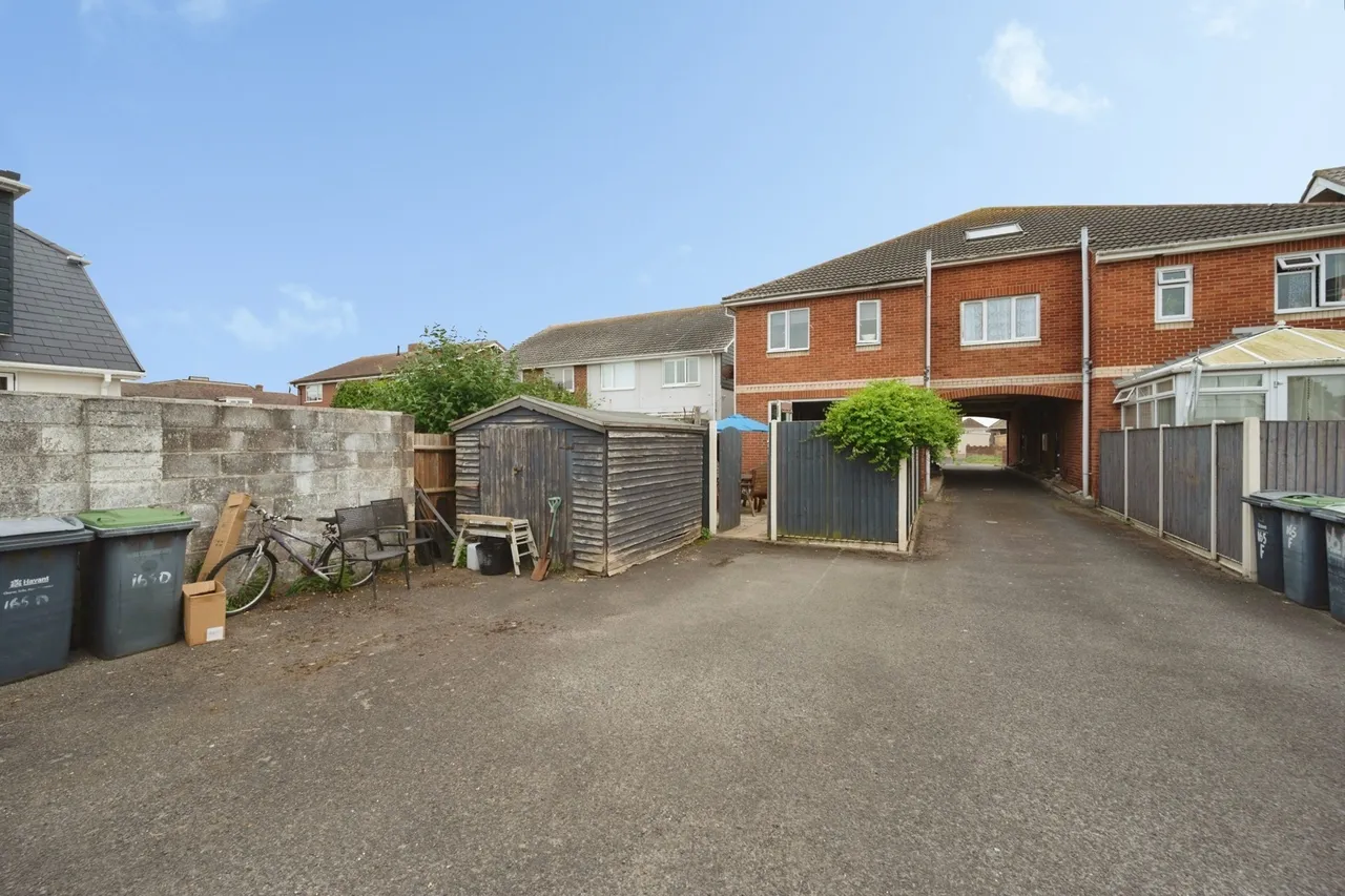 Southwood Road, Hayling Island, PO11, photo 14