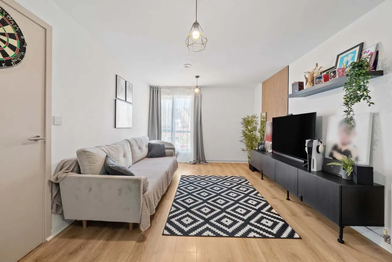 Harrow Close, Addlestone, KT15, photo 5