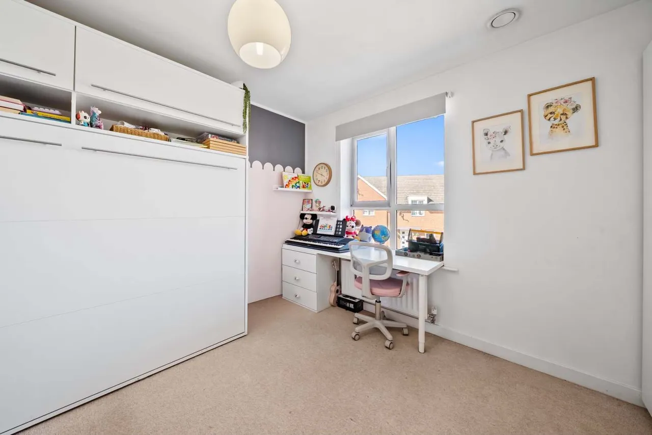 Harrow Close, Addlestone, KT15, photo 8