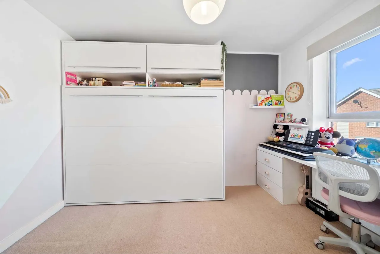 Harrow Close, Addlestone, KT15, photo 10
