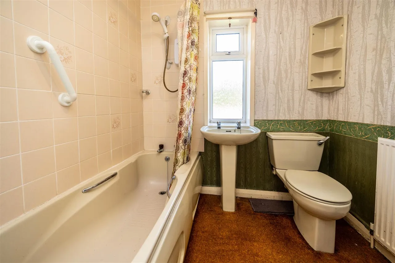 Beechwood Drive, Halifax, HX2, photo 17