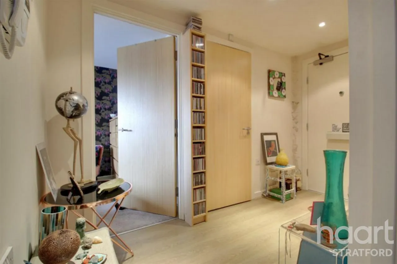 Forest Lane, London, E15, photo 8